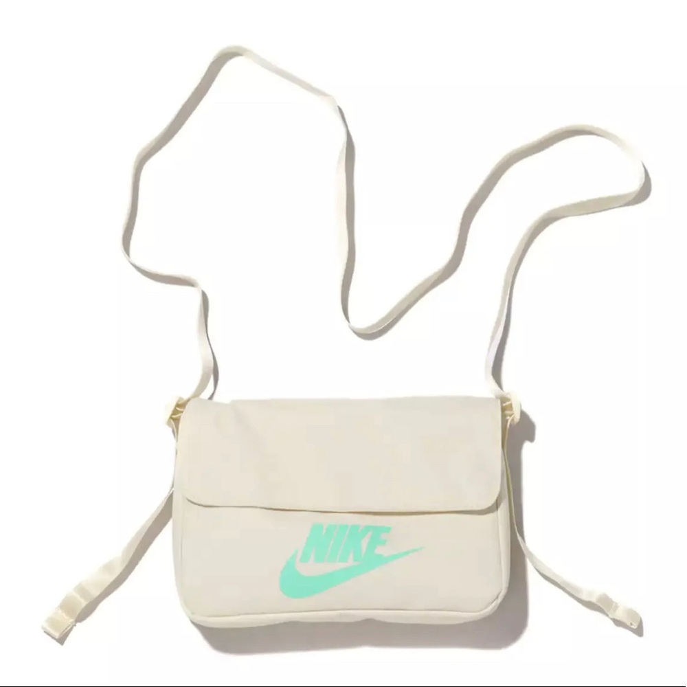 Nike Sportswear Futura Revel 365 Crossbody Bag - Picture 3 of 14